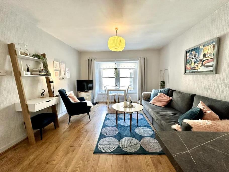 City Centre Hidden Hideout For 2 Edinburgh Ngoại thất bức ảnh